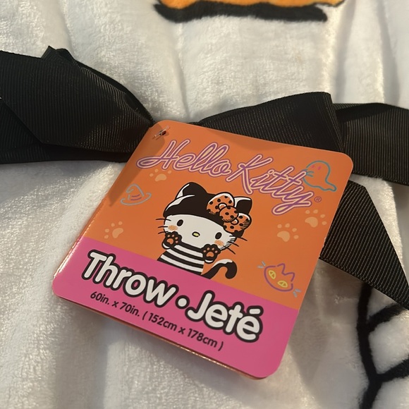 Hello kitty Halloween blanket - Picture 2 of 5